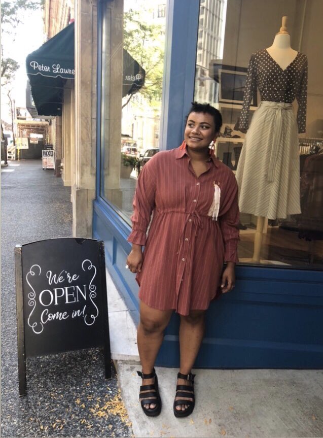 Bout_Passerelle's tweet photo. I’m sure you can tell we took this photo on a much warmer day. 🌞 So I need you to envision how you would wear it on a day like today. ❄️ If it were me, I would add my skinny jeans and ankle booties. 😎 How would you style it? 💡 https://t.co/O4Vwd13UYG