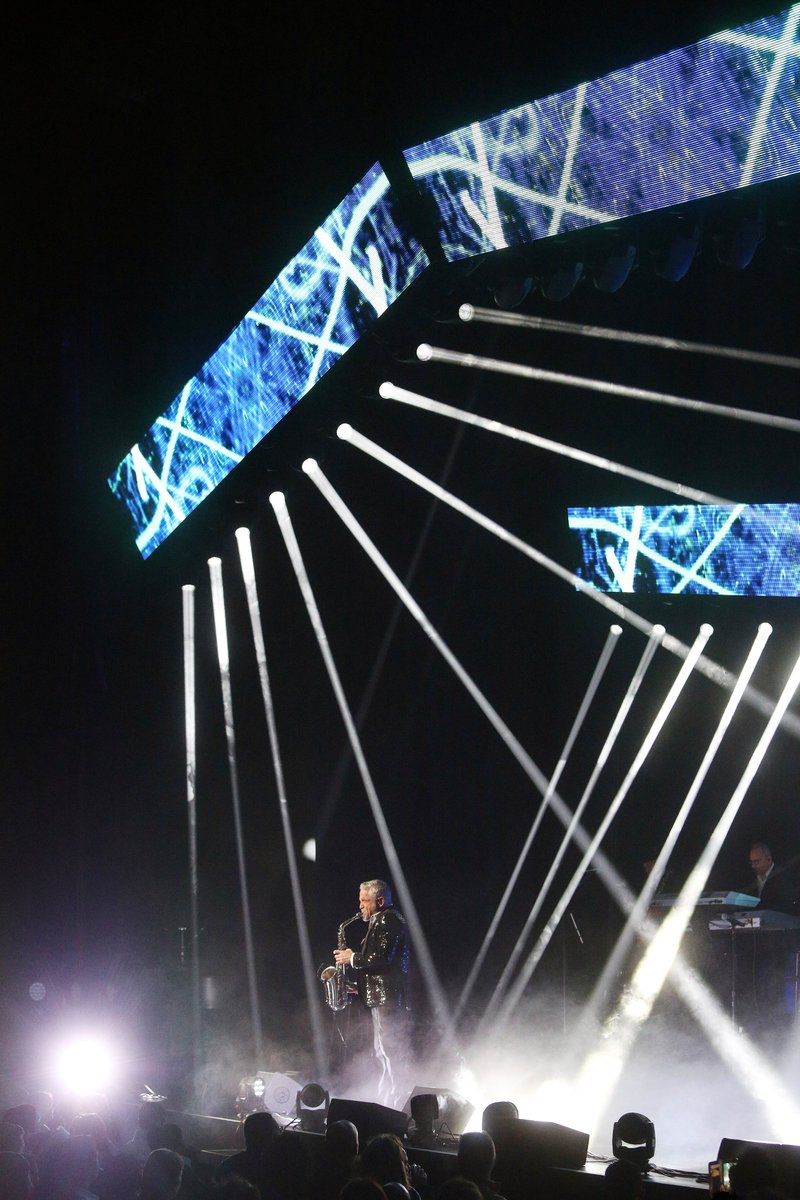 ConcertLivewire tweet picture