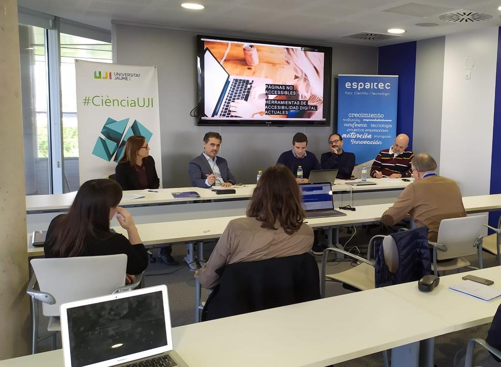 UJIuniversitat's tweet photo. La jornada compta amb la participació de l'investigador Víctor Puntes, que explica l'experiència de desenvolupament de l’spin off  Applied Nanoparticles sota els principis de la #RRI, i una taula redona en la qual es mostraran experiències. #innovaRRI https://t.co/LEXfsIvvHf