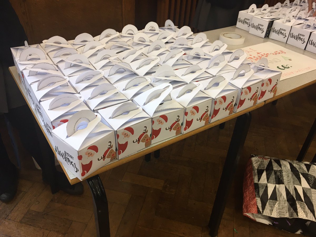 ALevelProduct's tweet photo. Some fab stalls for the @QueenElizHigh Year 10 Enterprise Challenge! #enterprise #PHSE #citizenship #1of3 https://t.co/6fVvUxQF2Q