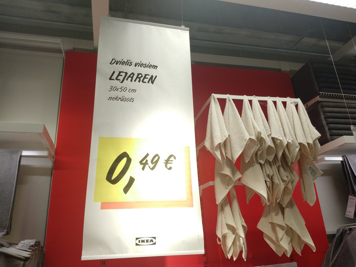 Man ļoti patīk IKEA nopērkamais "Dvielis viesiem". Tas ir tik lēts, mazs, plāns un sūdīgs, ka ciemiņam uzreiz ir skaidrs - te neesmu gaidīts, neviens nepriecāsies, ja palikšu ilgāk, jāmauc prom.