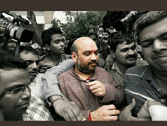 SarifAishwaria's tweet photo. @ReallySwara @SHCHAUHAN3 @BJP4India @kunalkamra88 @MumbaiPolice @PawarSpeaks @OfficeofUT
#ReOpenLoyaCase https://t.co/c2L9r2atII