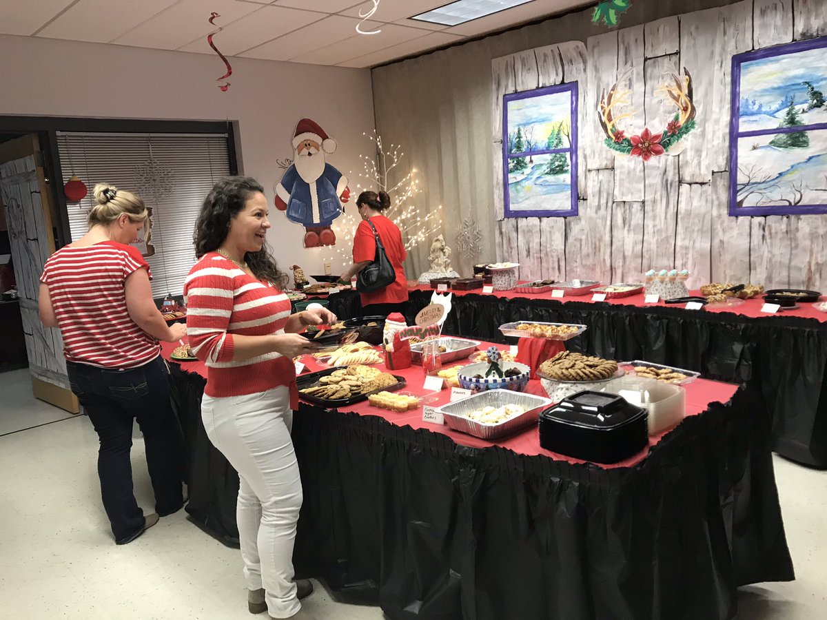 Thank you to the <a href="/RiverRidgeMSPTA/">RiverRidgeMSPTSA</a> for celebrating the <a href="/RRMSRoyalKnight/">RRMS</a> staff with a cookie room! #beststaffinalltheland <a href="/mhetzlernettles/">Marcy HetzlerNettles</a>