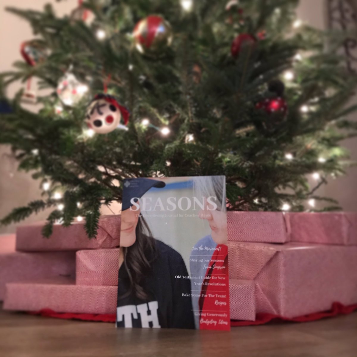 coacheswivesmin's tweet photo. Our first “Seasons” magazine is out!It will be available for individual sale in our bookstore starting in January, but why wait?! Become a member today and get your copy! ❤️🎄🎅🏼

#coacheswivesministry #coacheswives #lifewithacoach #coachswife #coachwifelife #seasonsmagazine https://t.co/ONnx2iXnDe