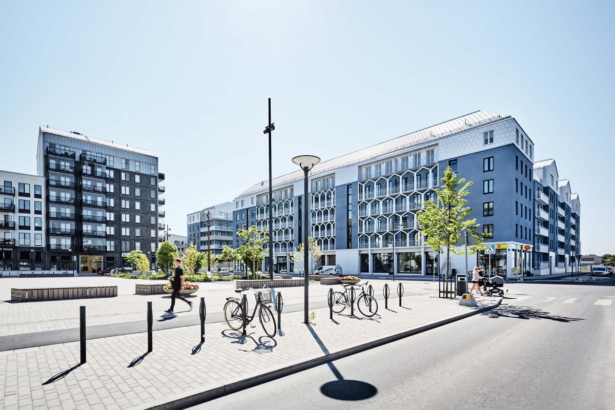 Paraden i Barkarbystaden vinner Järfälla kommuns pris Byggnadsmärket 2018! 🌟 mitti.se/nyheter/jarfal… #Paraden #Barkarbystaden #Järfälla #Järfällakommun #Byggnadsmärket #Arkitektur #Stadsbyggnad #ÅkeSundvall #KodArkitekter