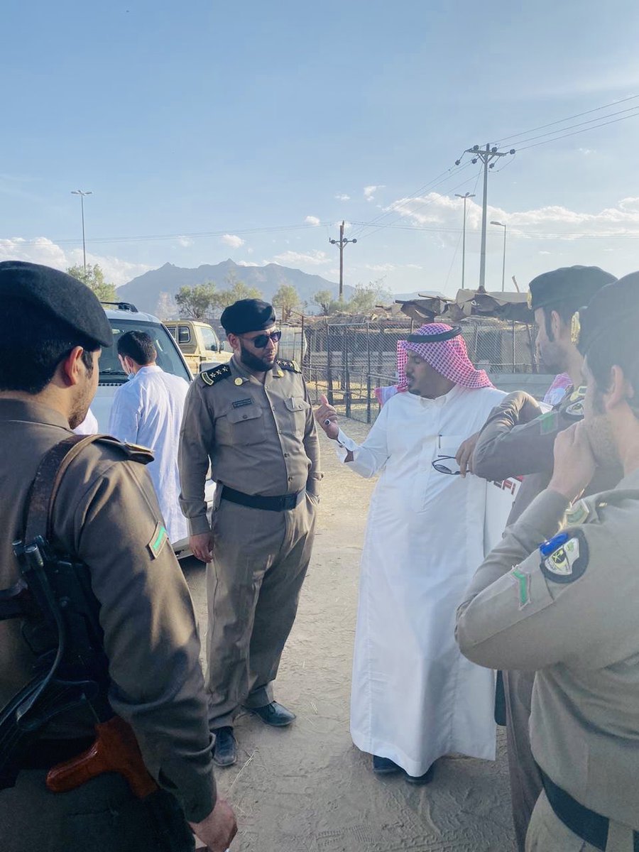 mahdigoban's tweet photo. رئيس مركز إمارة أبالسعود مخفور بن مانع آل شعيل يقدم عمل كبير يشكر عليه وذلك 
بإشرافه على أحياء أبالسعود ومتابعته المستمره على نظافتها حيث أنها تعتبر من الوجهات السياحية في المنطقة ، وقد قام  بتشكيل لجنة من جميع القطاعات لمتابعة العمالة السائبة في المزارع وسوق الأغنام والإبل ،،، https://t.co/6Ol1z2tICq