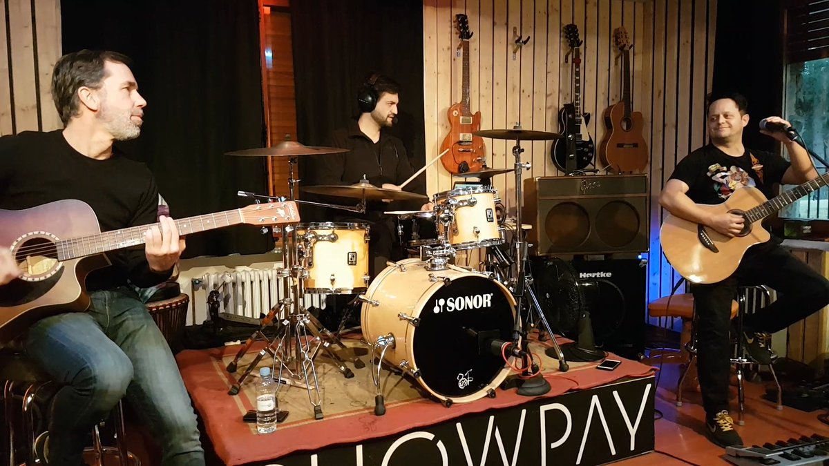 showpayband's tweet photo. No paramosss... 😎🤘
#showpay #poprock #rockband #madrid #studio #ensayo https://t.co/fBC9Iz0IUG