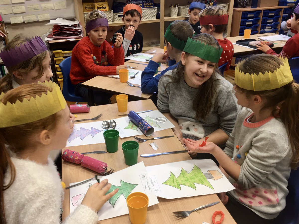 hackforthschool's tweet image. Enjoying our delicious Christmas Lunch #mixedageteaching #havingfun