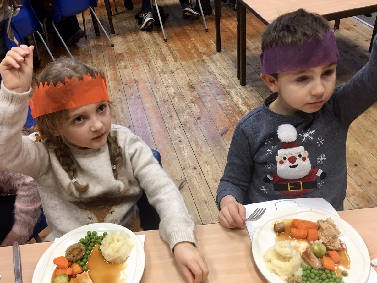 hackforthschool's tweet image. Enjoying our delicious Christmas Lunch #mixedageteaching #havingfun