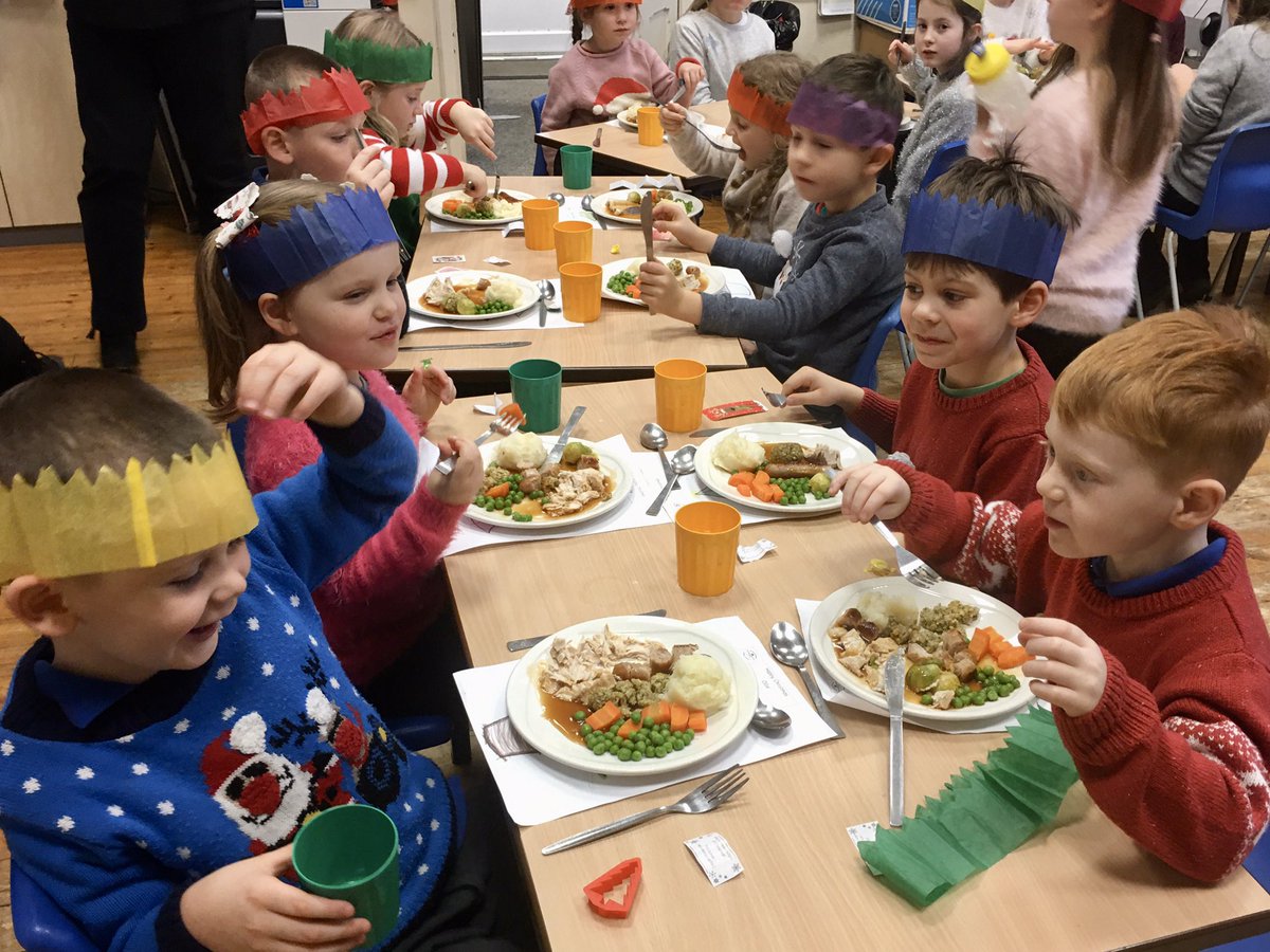 hackforthschool's tweet image. Enjoying our delicious Christmas Lunch #mixedageteaching #havingfun