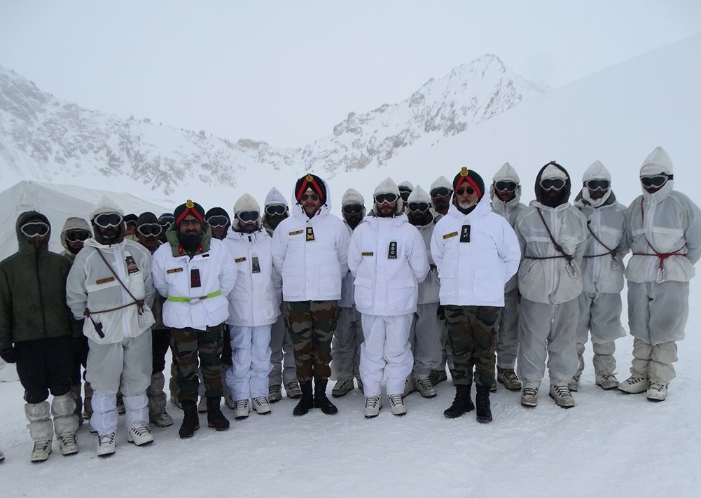 NORTHERN COMMAND - INDIAN ARMY on Twitter: "#ARMYCDRNC VISITS SIACHEN GLACIER #LtGenRanbirSingh visited troops deployed at forward posts in # Siachen; reviewed operational preparedness; lauded all ranks for their tenacity &amp; high morale;