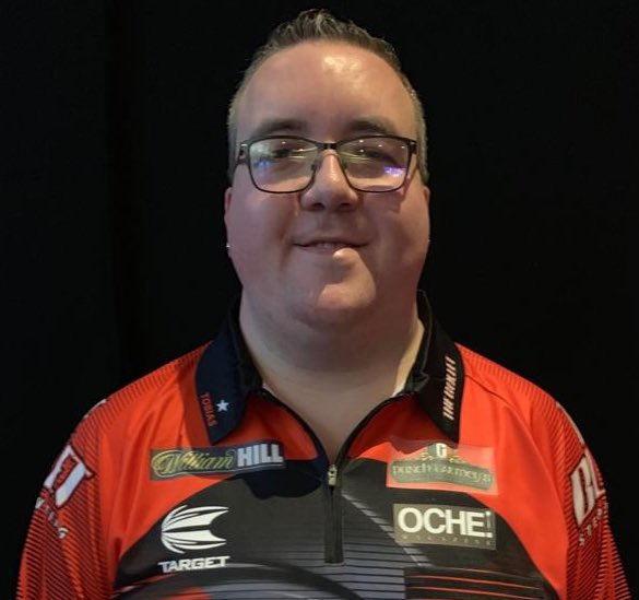 sbunting180's tweet photo. Let’s go Bunting mental! 
Now been in London for a day. Looking forward to finally getting to the Ally Pally and playing Jose Justicia today. Thanks for all the messages.
Also welcome aboard Punch Tarmey’s &amp; Oche! Magazine 👍
#DartsWorldChampionship https://t.co/zNHzeUoP5B