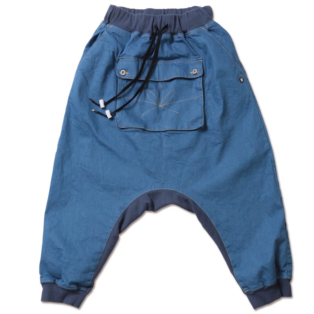 KATSUO_TxCxCxS's tweet photo. ちなみにアノラックと同じ生地でサルエルも作りました。

"APACHE-Stretch Denim Sarrouel Pants"

履き心地もシルエットもメチャクチャ調子良い☆

#ANIMALIA
#20sp
#アニマリア https://t.co/fl2RUn2ej9