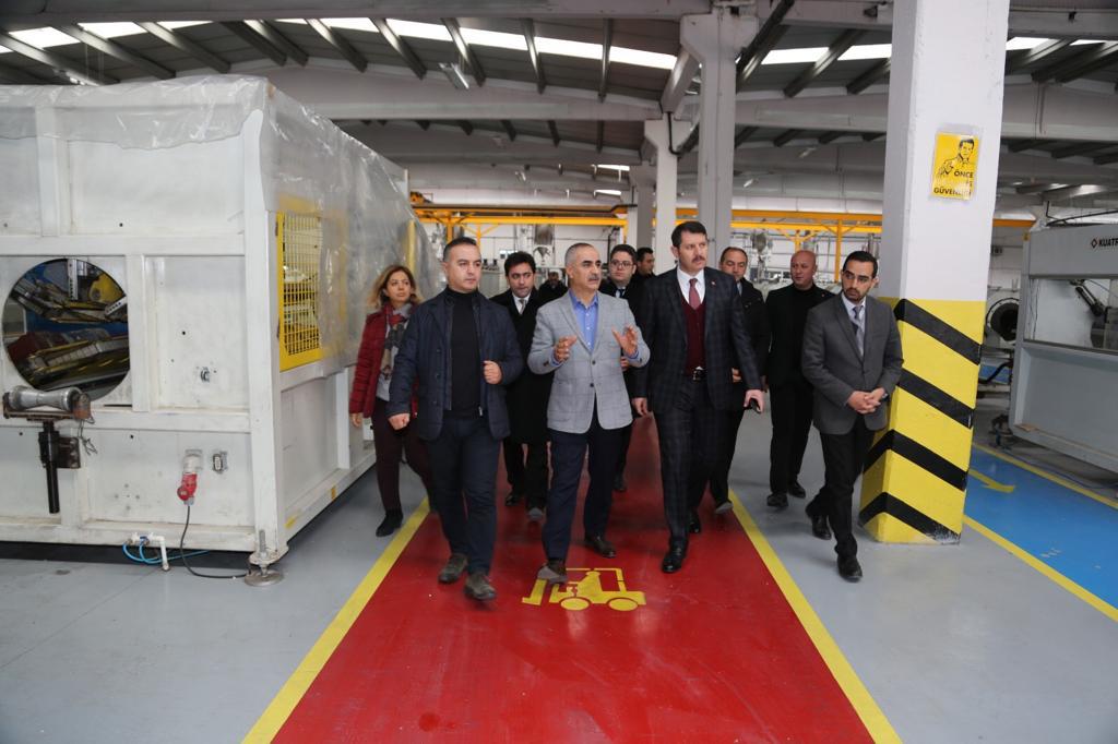 _NETGRUP_'s tweet photo. Sivas Valimiz Sayın Salih Ayhan, fabrikamıza ziyarette bulunarak üretilen borularımızı inceleyerek bilgi aldı. #netgrup #netbor https://t.co/BGXseNlnE2