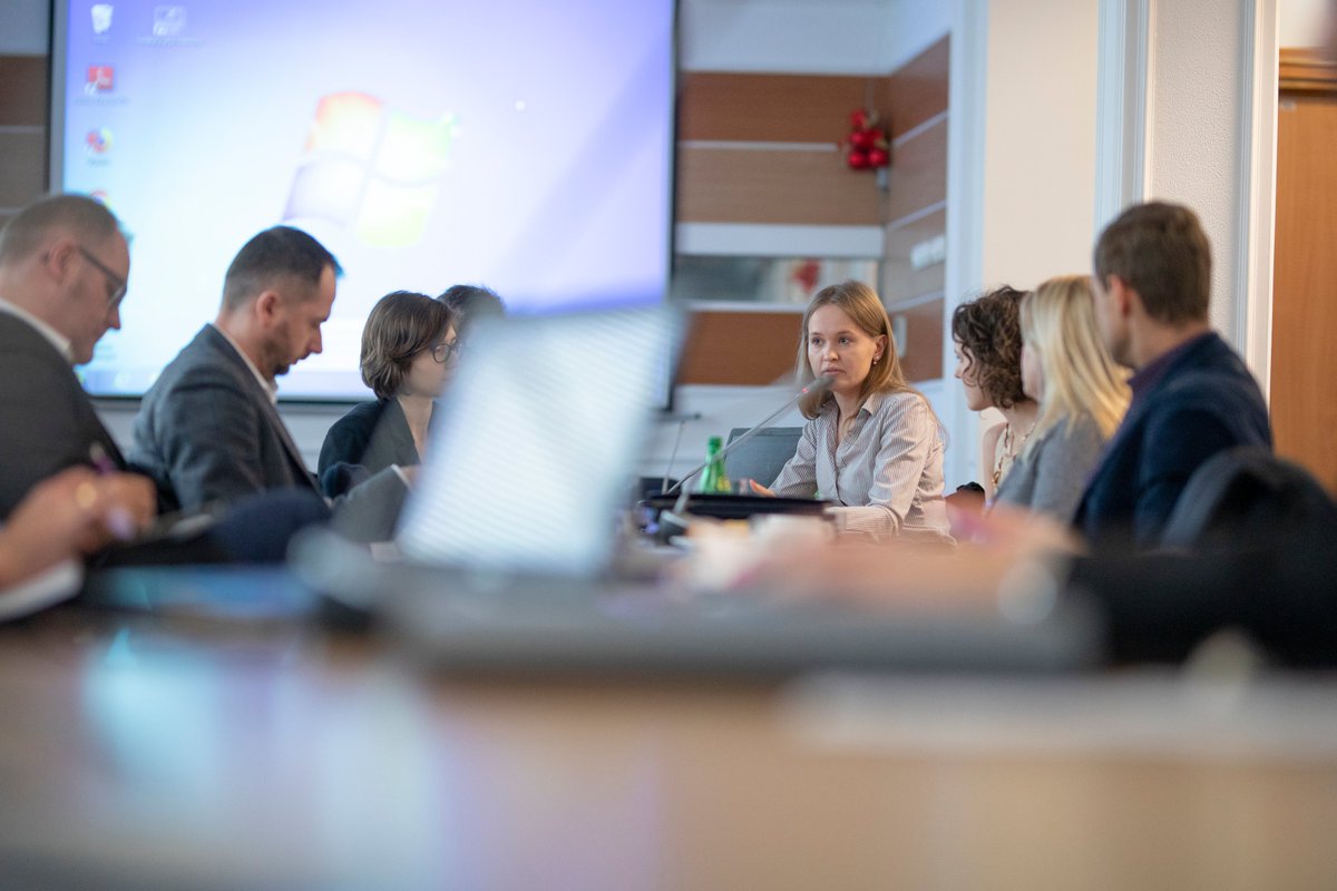 MFIPR_GOV_PL's tweet photo. Uczestnicy #HackathonPlus tym razem spotkali się w @MFIPR_GOV_PL, żeby wziąć udział w konsultacjach z partnerami społecznymi i technologicznymi. Po spotkaniu jeden z zespołów otrzyma dodatkowe wsparcie w kolejnych etapach rozwoju projektu
📌https://t.co/kgr609zenQ https://t.co/H5kHGiZnTF