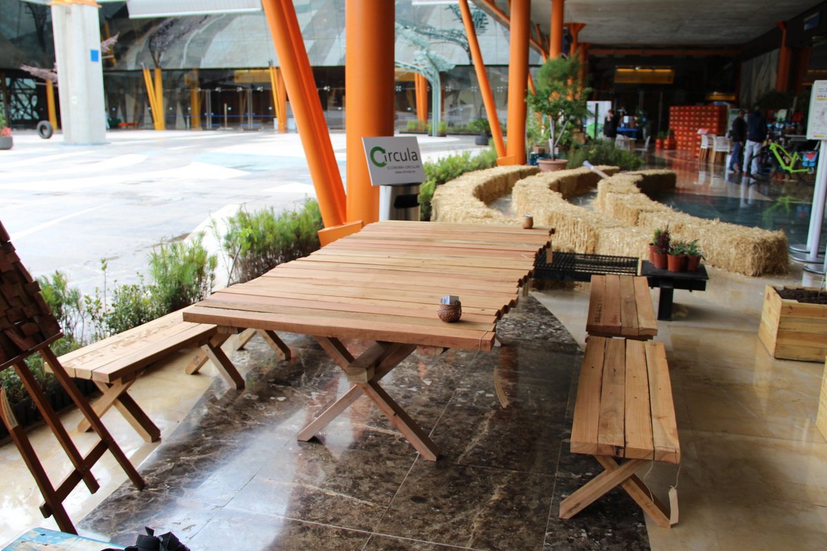 cademalaga's tweet photo. No podía faltar en #SumandODS 🌍 #CirculaSCA proyecto de #CADE #Casabermeja Recuperación de madera para la fabricación de mobiliario y huertos urbanos 🌳🌿   #economiacircular #sostenibilidad Cuidando el medio ambiente #ODS 🐾🌝
📍Palmeral de las Sorpresas, Muelle 1 puerto Málaga https://t.co/f7On8WNTh9