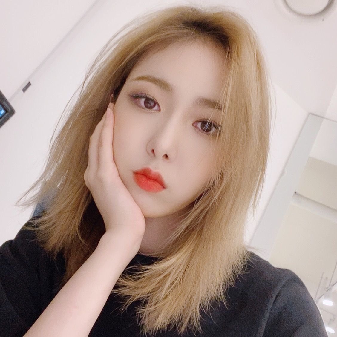 archiveyeochin's tweet photo. ೋ 191218  •  weverse update
#여자친구 #신비 https://t.co/gcT8hpQv9o