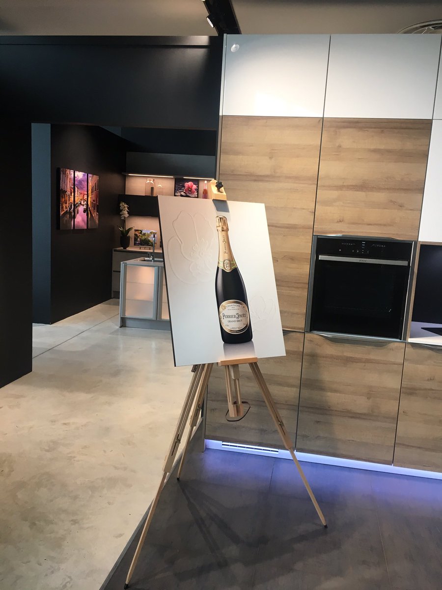 1331Paca's tweet photo. [Photos] Petit aperçu de l’expo en cours en #subligraphie chez notre partenaire #Noblessa #Antibes (Habitat)👍 👏🏻🎄➡️ à découvrir pendant les fêtes de fin d’année 🤶🎅🏻🌟 #expo #photo #idéecadeaux @1331Paca https://t.co/wrc4VDgbKG