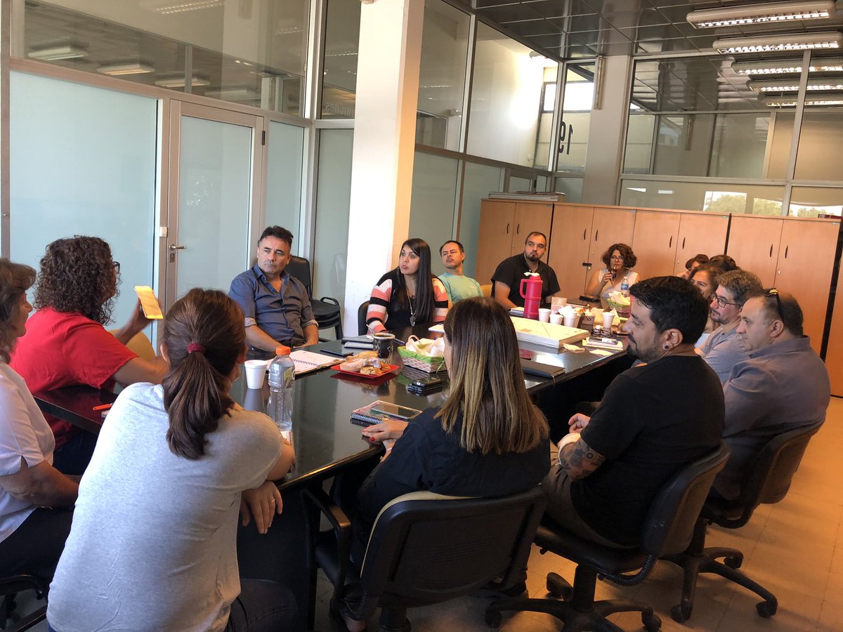 CMDOeste's tweet photo. 🙌 Comienza una nueva gestión en el Distrito. Hoy la directora @dgalloambrosis se reunió con los coordinadores de las distintas áreas para comenzar a delinear las tareas que se llevarán adelante en el territorio https://t.co/v1Xy9jovO0