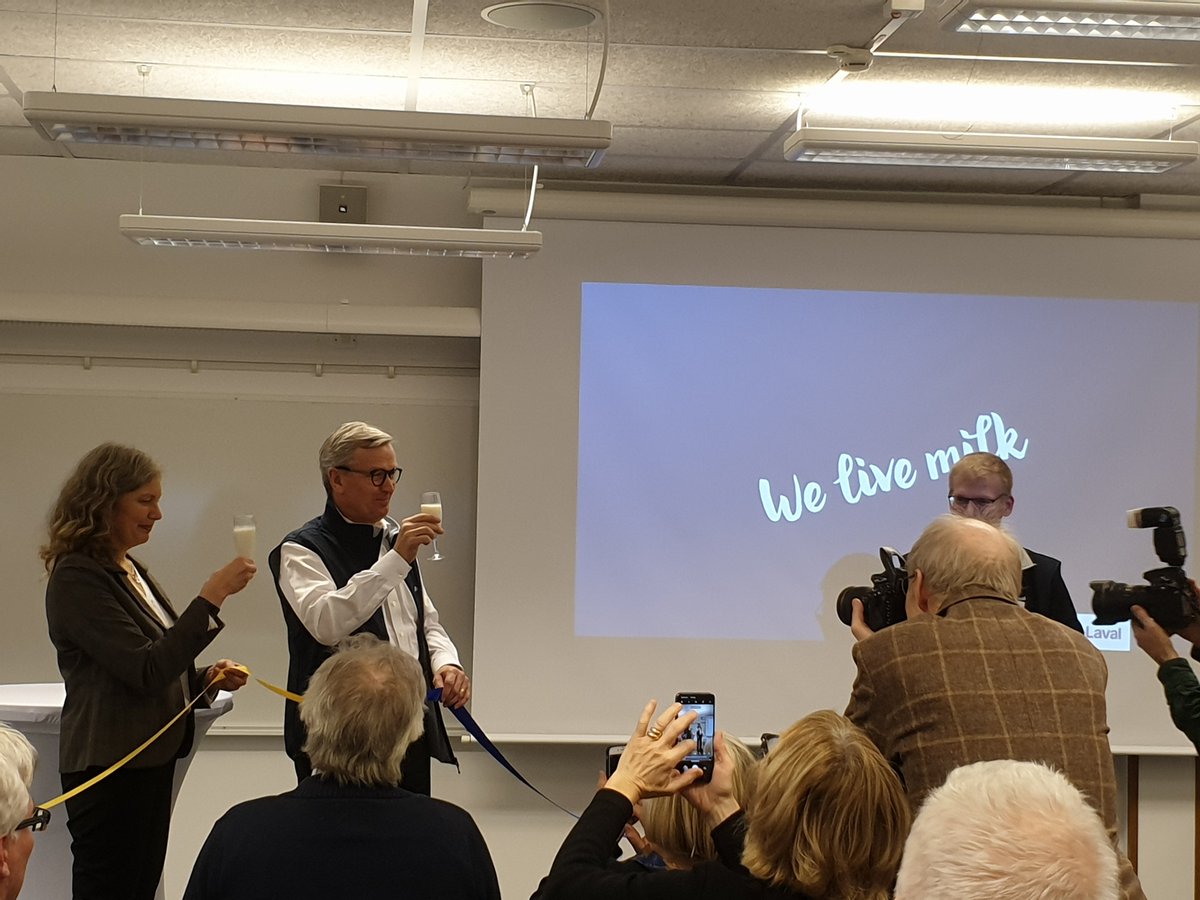 <a href="/DeLaval/">DeLaval</a> @_SLU and @Delaval tying the knot for future collaboration at Lövsta.