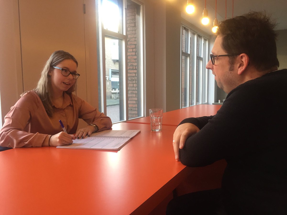 In het kader van kennis delen... Lard werd aan de tand gevoeld door de leergierige Nienke voor haar profielwerkstuk over journalistiek. Daar kan hij van alles over vertellen!