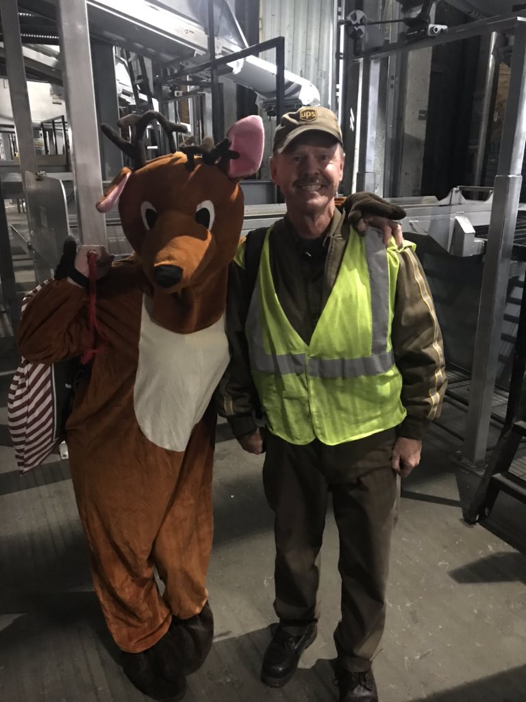 HubCreek's tweet photo. On the 5th day of #Peakness, Feeders found a four-legged, furry friend. #SafetyFirst as our Yards are hectic this time of year. @WCFeederUPSers thanks for wearing your #safetyvests to Make Sure They See You. #peak2019 #safetyfun @MidSouthUPSers @EastUPSers @Chuck8021 https://t.co/nsh2JWt99g