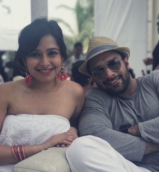 ShaleenM_FC's tweet photo. #bffgoals 👫😍❤️😘
.
.
.
Happy bdday to u
Happy bdday to u
happy bdday dear #mrsatiyaks Happy bdday to u........
From good friends &amp; true
From old friendz &amp; new
May good luck go wid u
&amp; happiness too.......!!!🥳🥳🥳🥳❤️❤️❤️❤️💋
#SHAInstastory #shaleenmalhotra @ShaleenMalhotra https://t.co/NnPBewOpZ3