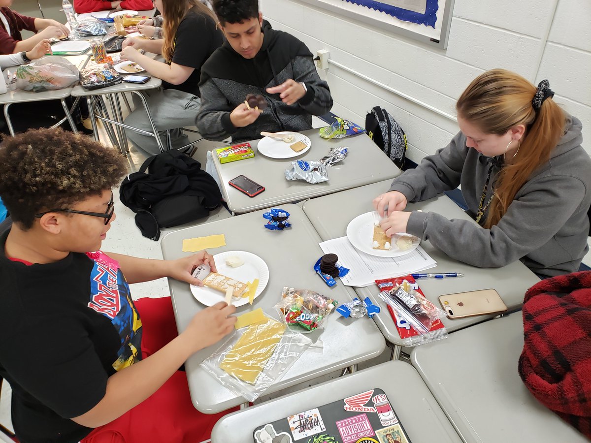 CedarCliffColts's tweet photo. Students are building edible rovers today with Mrs. Engelhardt combining their understanding of  astronomy and geometry. https://t.co/i5CpMj1NU0
