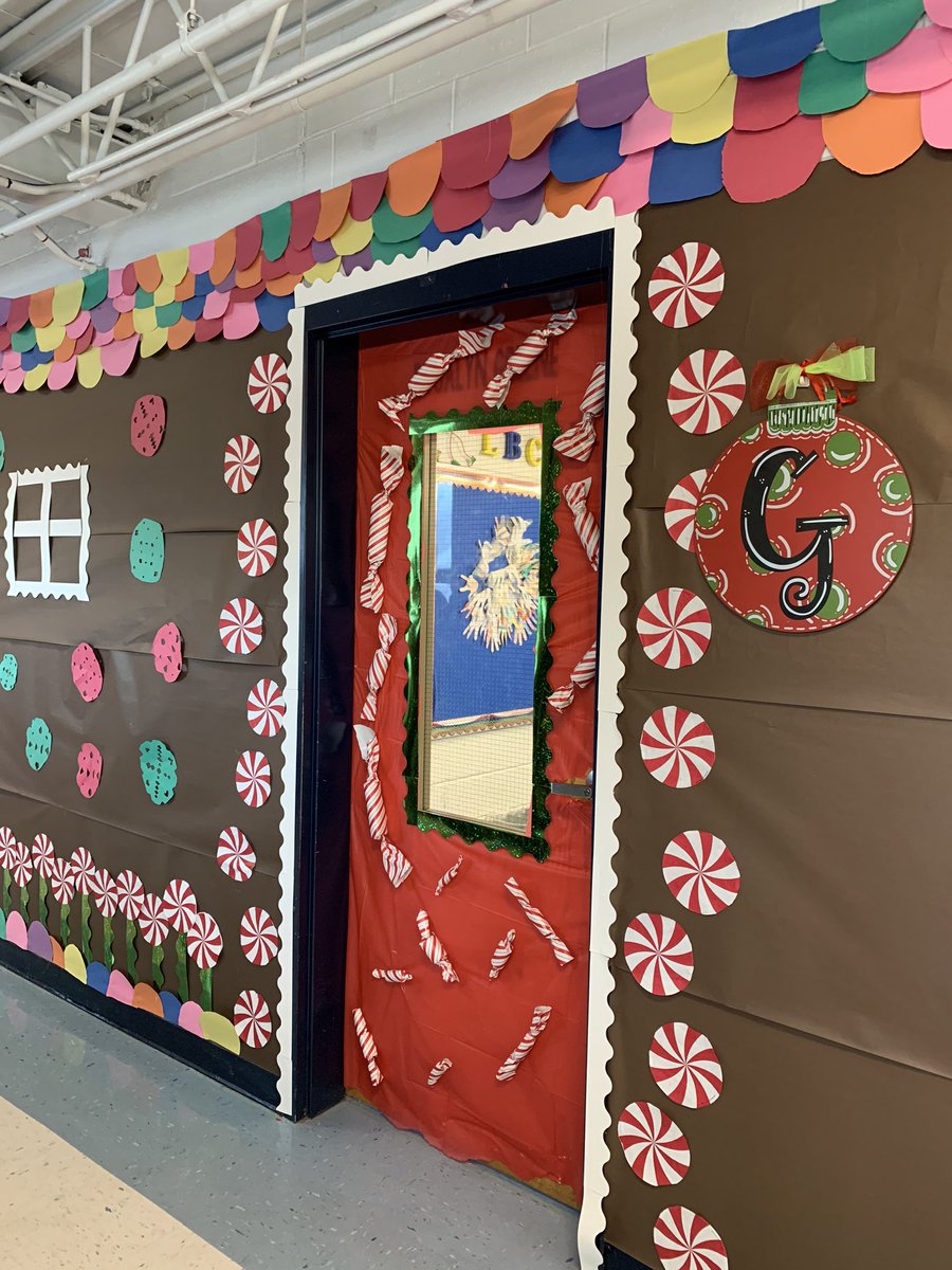 rcgreene7's tweet photo. Door decorating fun in the halls of LBC! #welcometoourcorner #gingerbreadhouse #doordecor #whyiteachLBC @sallywoo55 https://t.co/I3jj5TKxsm