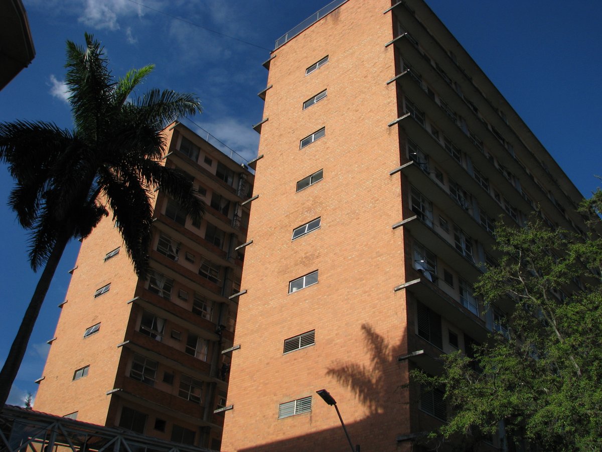 HospAlmaMater's tweet photo. #Recurda En Navidad puedes regalar una doble dosis de amor y vida. Te esperamos en el #BancoDeSangre ubicado en nuestra sede clínica León XIII https://t.co/aoRsk4UOKz