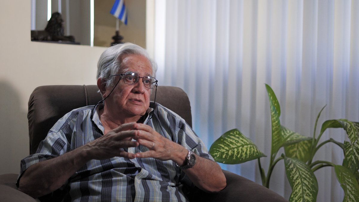 CubaMINREX's tweet photo. "Cumplimos la misión histórica que nos tocó en un momento determinado. Las nuevas generaciones tienen otras misiones. (...) Puesto que vivimos, vivamos”. Eduardo Delgado: "compañero de la jodienda revolucionaria" y el #LegadoMINREX 👉  https://t.co/gIZXScZ049 https://t.co/vvpjyFkqJt
