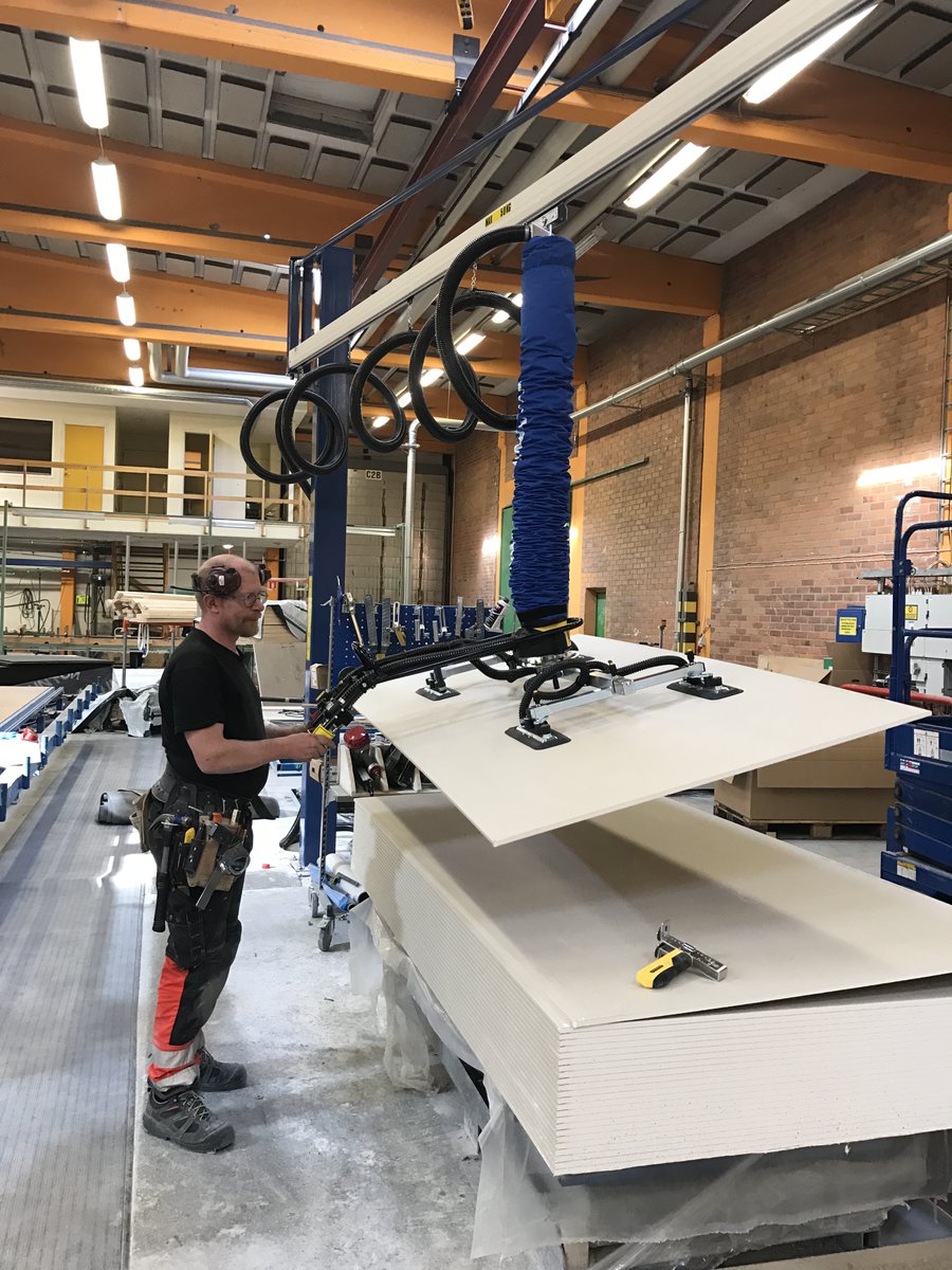 BIMATLT's tweet image. Salute e sicurezza, i fattori principali all'interno di un’impresa, specie in quelle dove la movimentazione manuale è un requisito fondamentale. I #manipolatori ergonomici a vuoto VacuEasylift tutelano i vostri lavoratori da inutili sforzi. #saluteesicurezza #bimat