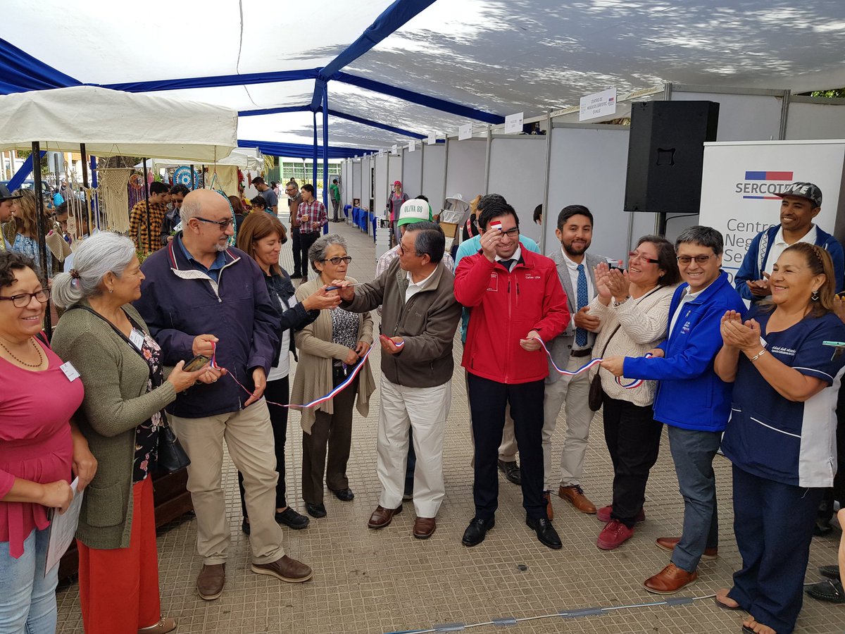 SeremiCoquimboE's tweet photo. Seremi Carlos Lillo junto al Director Regional de Sercotec Fernando Contreras inauguran la Expo Elige Pyme, instancia en que 35 pymes dan a conocer sus productos, por que las Pymes son el motor de Chile. #YoElijoPyme https://t.co/GOuVIJZYBo