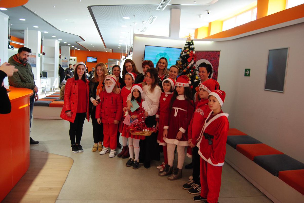 ADISA_Al's tweet image. Babagjyshët e vegjël mbërritën në ADISA Gjirokastër nga shkolla Koto Hoxhi. Me kartolina të realizuara nga vetë ata dhe me urimet më të bukura, shpresojmë që Viti i Ri 2020 të jetë një vit i mbarë për të gjithë! #Gëzuar2020