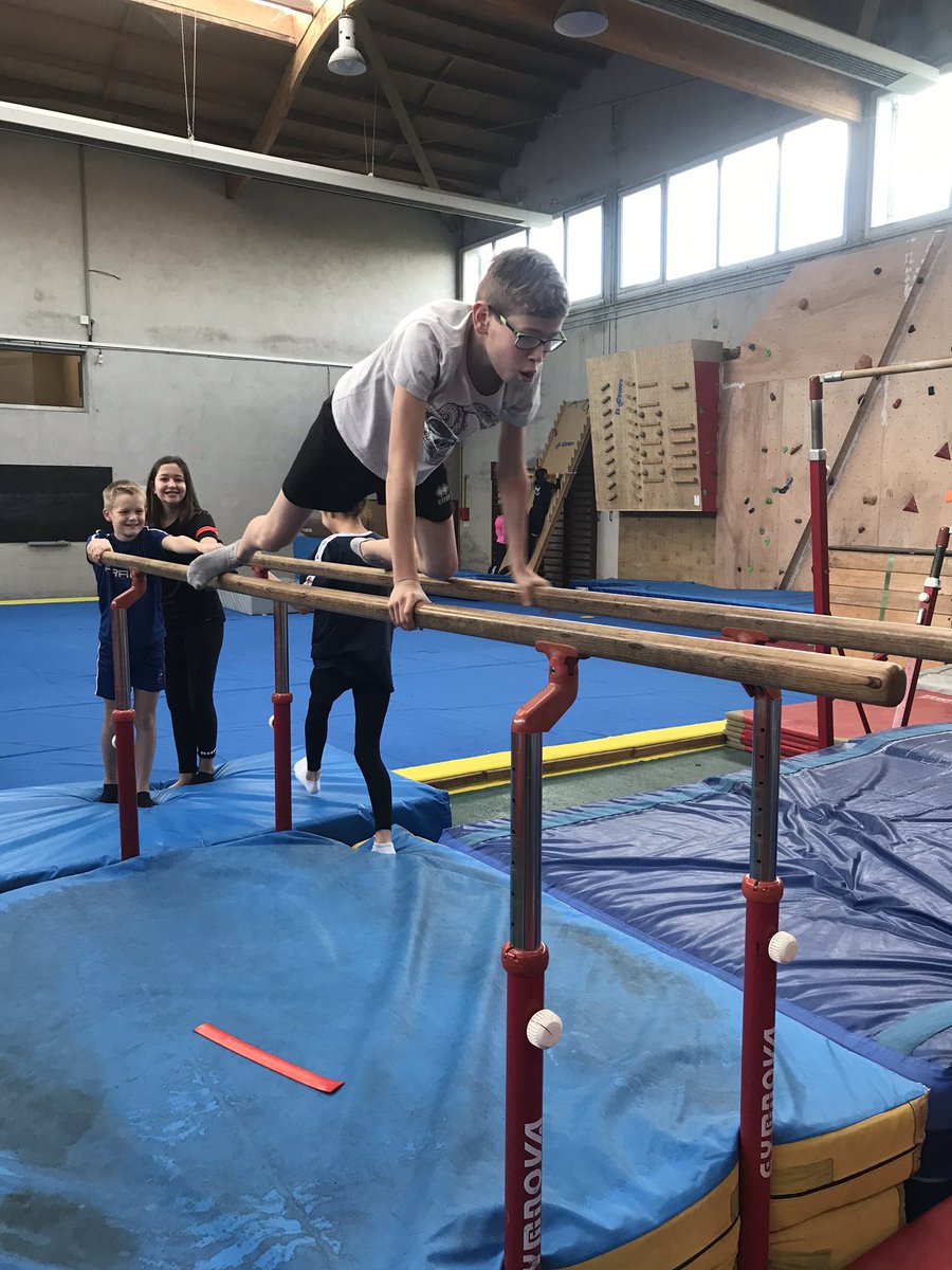 VinctMichaud's tweet photo. Journée sport #Sante @acpoitiers @BndicteRobert #unss #bressuire se dépasser + plaisirs ateliers présportifs Rencontres #interdegres + sport partage #IME Clg lycées nord #DeuxSevres bravo aux 220 élèves et organisateurs ! Promouvoir Goût de l’effort ! https://t.co/Vn7AeRPQPw