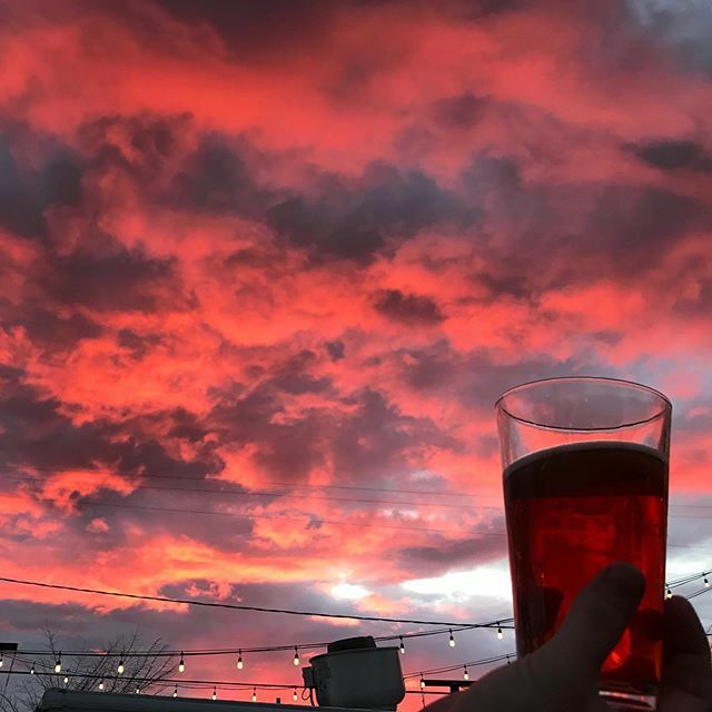 BrewedClues's tweet photo. The forecast might not be calling for snow, but we’re definitely feeling the holiday spirit 🎉🎄If you’re still looking for a quick, awesome gift, our gift cards are perfect for anyone who loves beer and new experiences! Just hop on our website, click … https://t.co/nzirByQQKq https://t.co/Aw5wXX5Tss