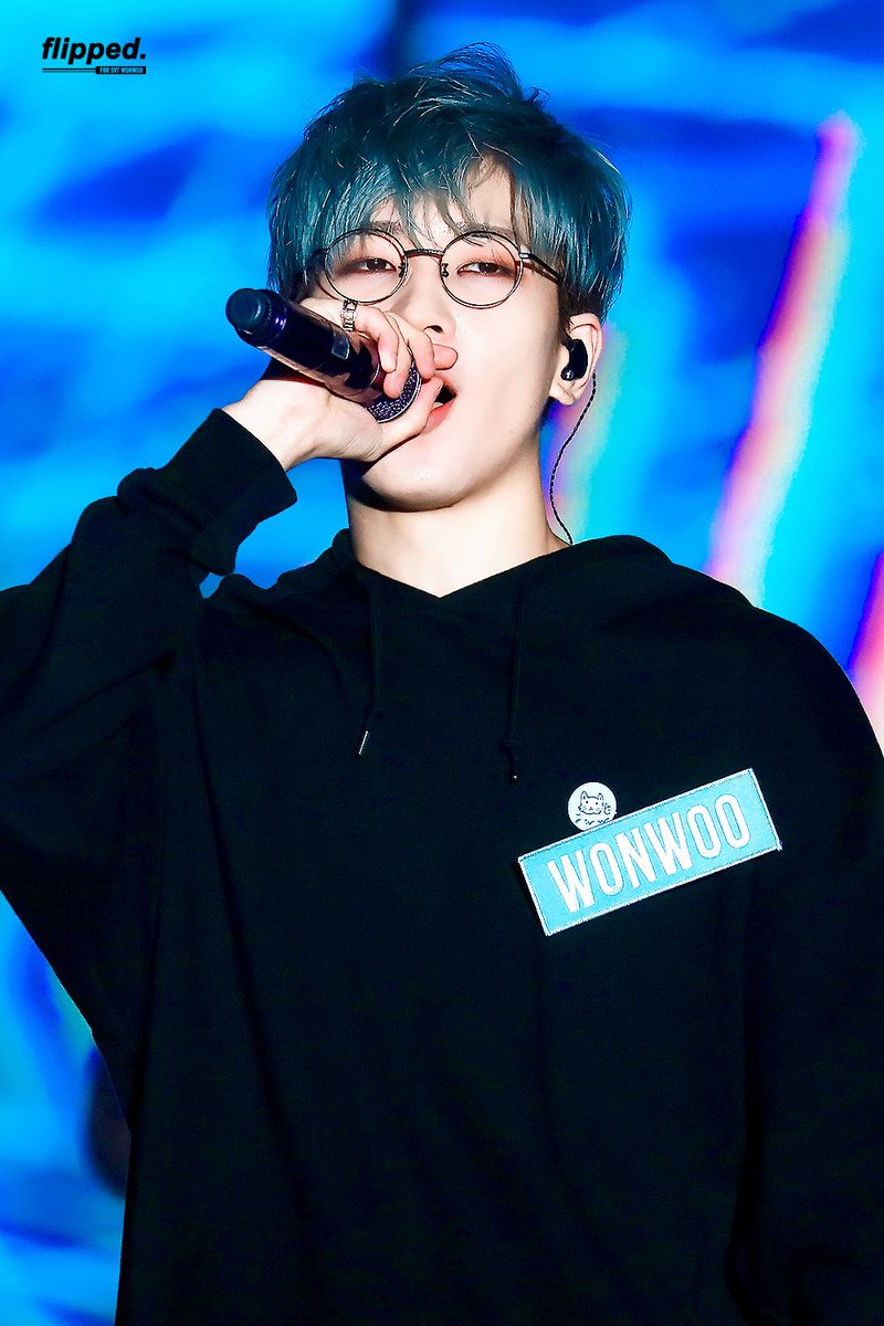 flipped_ww's tweet photo. 191108 Ode to You in JAPAN #원우 #WONWOO #세븐틴 #SEVENTEEN 파란머리 젤 쪼아해😇😇😇@pledis_17 https://t.co/OvOebshky5