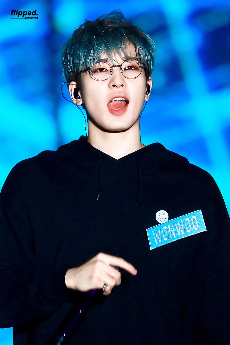 flipped_ww's tweet photo. 191108 Ode to You in JAPAN #원우 #WONWOO #세븐틴 #SEVENTEEN 파란머리 젤 쪼아해😇😇😇@pledis_17 https://t.co/OvOebshky5