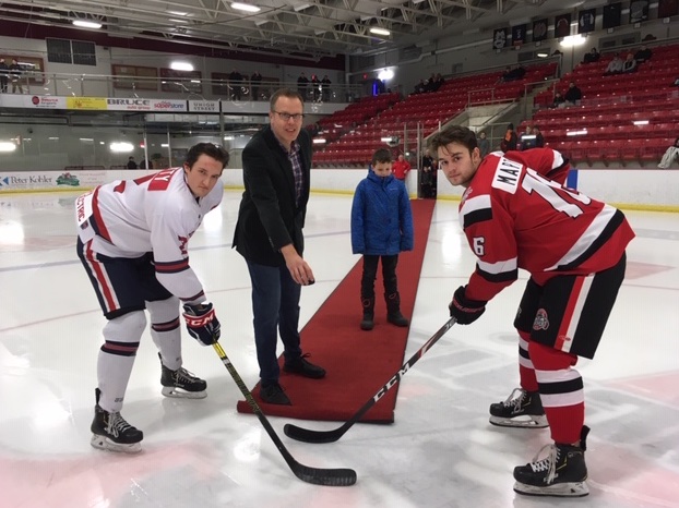 mpp_inc's tweet photo. Author @Philip_Croucher has been making the rounds to Nova Scotia's rinks, promoting his great new book, The Three Stars. Last Friday, he dropped the puck at the @Valley_Wildcats - @weekscrushers game in Berwick, and met a fan in @NS_CCH minister @GlavineLeo. :-) https://t.co/i5JQpe15R5