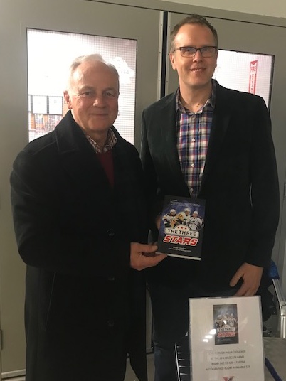 Author <a href="/Philip_Croucher/">Philip Croucher</a> has been making the rounds to Nova Scotia's rinks, promoting his great new book, The Three Stars. Last Friday, he dropped the puck at the <a href="/Valley_Wildcats/">Bage Valley Wildcats</a> - <a href="/weekscrushers/">Weeks Crushers</a> game in Berwick, and met a fan in @NS_CCH minister <a href="/GlavineLeo/">Leo Glavine</a>. :-)
