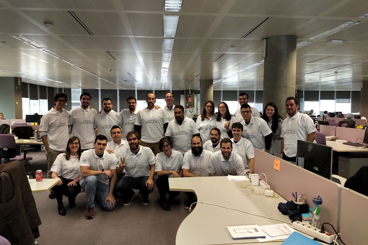 onesaitplatform's tweet photo. ¡Promocionando la Plataforma! Hoy nos han traído las camisetas de la versión 𝟭.𝟰 𝗖𝗼𝗺𝗺𝗮𝗻𝗱𝗼, y los diferentes equipos de desarrollo - Plataforma, UX, Arquitectura, etc.- han decidido posar con ellas 👕🥳 https://t.co/JbuClwQvhn