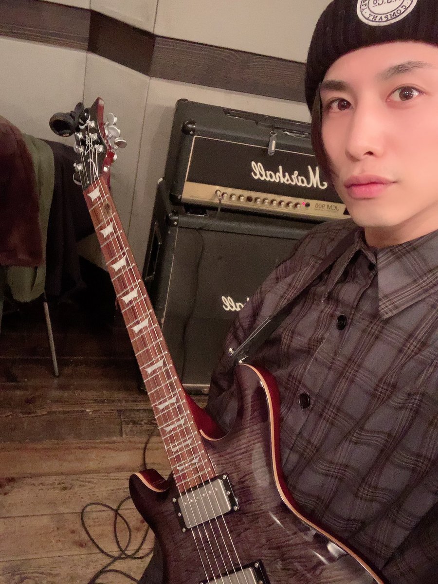 橋本真一 今日はセイヤン稽古off ってなわけで 今日はスタジオ籠ってめっちゃ弾いたぞ