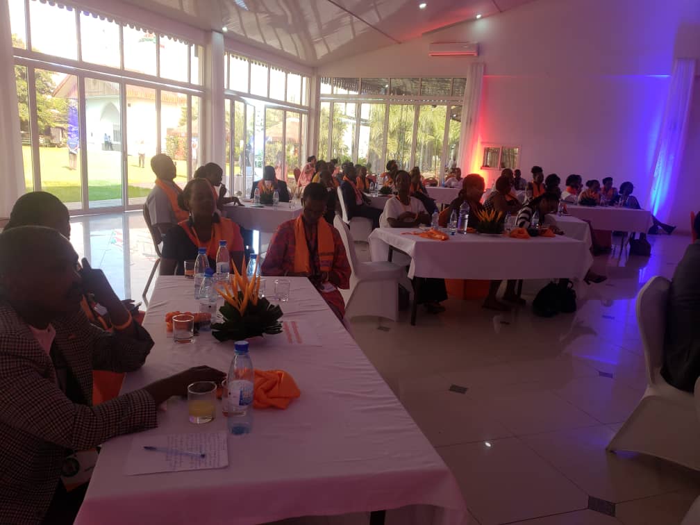 Panel 1 .
<a href="/UN_Women/">UN Women</a>  et <a href="/WorldBank/">WorldBank</a>
Au Burundi dirigent une session de dialogue avec les femmes entrepreneurs sur les causes et les conséquences de la violence économique sur l'autonomisation des femmes et des filles #EndEconomicViolenceAgainstWomen 
<a href="/JennetKem/">Jennet Kem</a>  
@VeroniqueKabon1