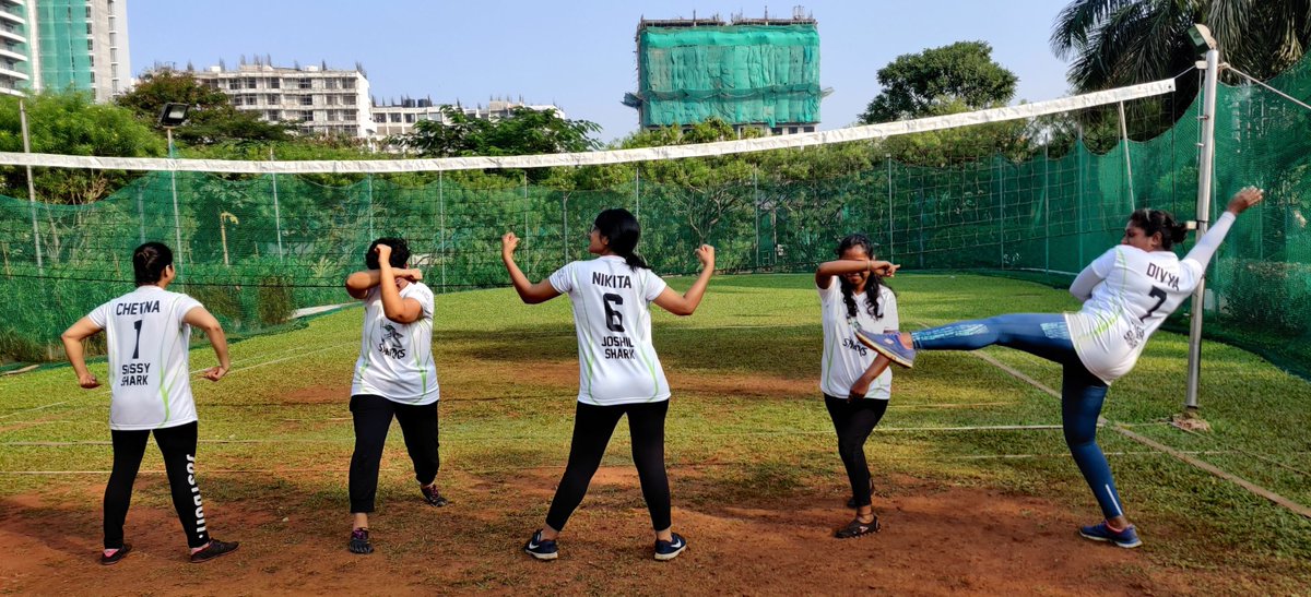 soundnvisionsts's tweet image. Fun maths session post-practice ~Team Sharks.
.
.
.
#letsgosharks #simplemaths #whatfun #sharks #throwball #throwballteam #soundandvisionindia #Dpl2019