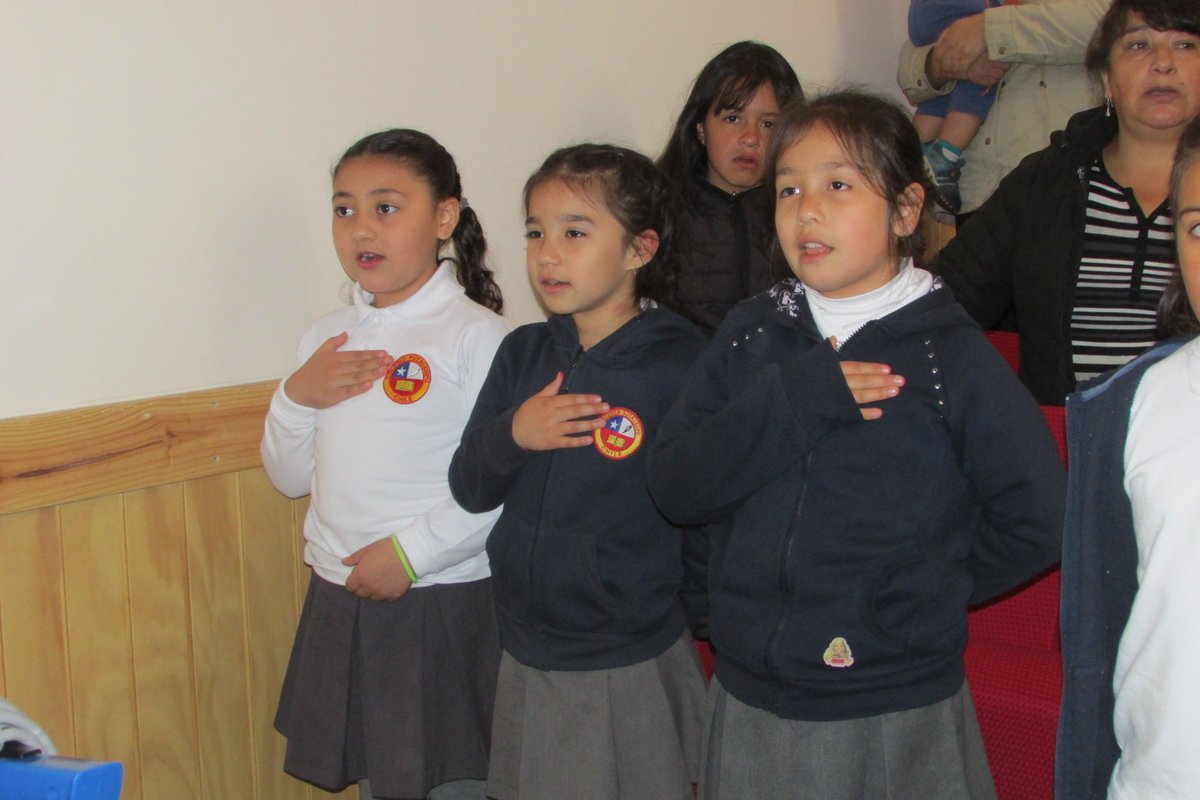 futa_escuela's tweet photo. Este miércoles 18 de diciembre se efectuó en nuestro auditorio escolar la ceremonia de premiación de nuestros/as estudiantes destacados/as, correspondientes a Pre Kinder, Primero y Segundo Año Básico.
¡Felicitamos a cada estudiante por el logro obtenido! ¡Muy bien! @Mineduc https://t.co/frPbgxuWt1