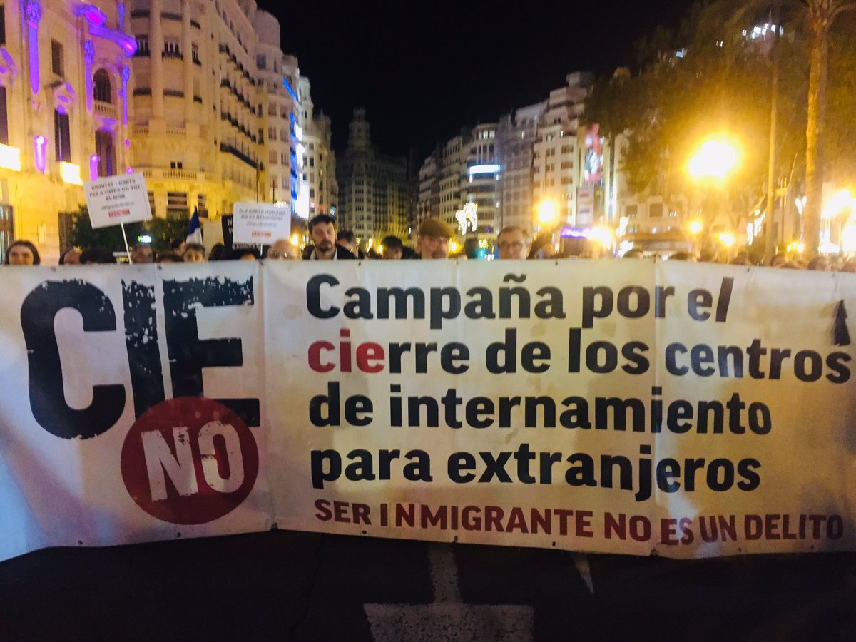CridaCr's tweet photo. Migrar no és un delicte. Pel tancament dels Cies, i contra el racisme institucional i social. Ni un pas enrere!

#CIEsNo  #MigrarNoÉsUnDelicte #ViesSeguresJa https://t.co/PATivaUYLL