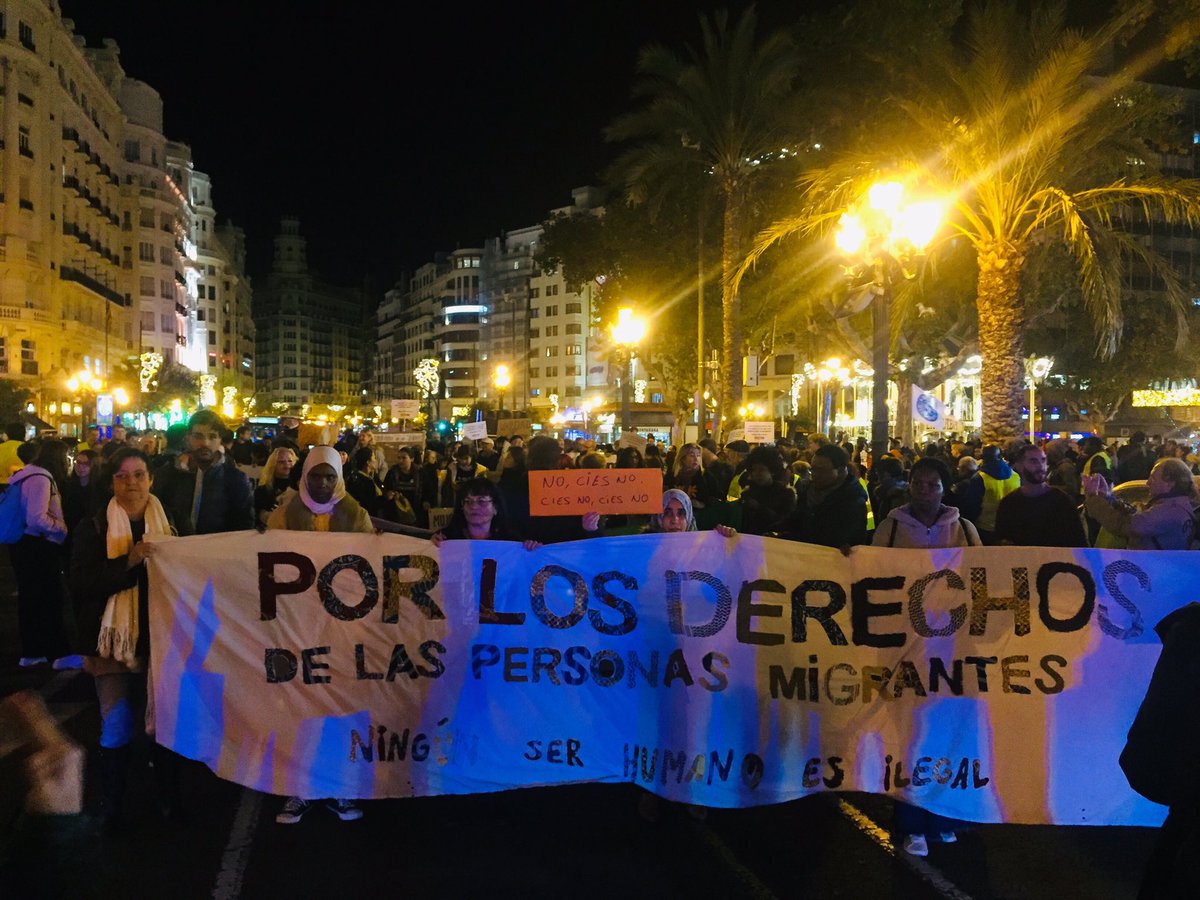 CridaCr's tweet photo. Migrar no és un delicte. Pel tancament dels Cies, i contra el racisme institucional i social. Ni un pas enrere!

#CIEsNo  #MigrarNoÉsUnDelicte #ViesSeguresJa https://t.co/PATivaUYLL