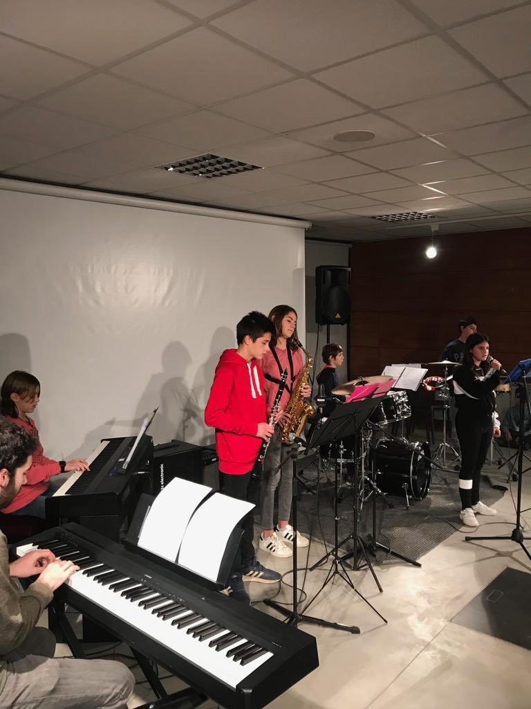 emmfaristol's tweet photo. Avui, més Música al Museu de l’Esquerda!!
#musicaa #cicledeconcerts #audicions
@ajesquirol @RodadeTer @Museu_Esquerda https://t.co/PO3FjaLkpy