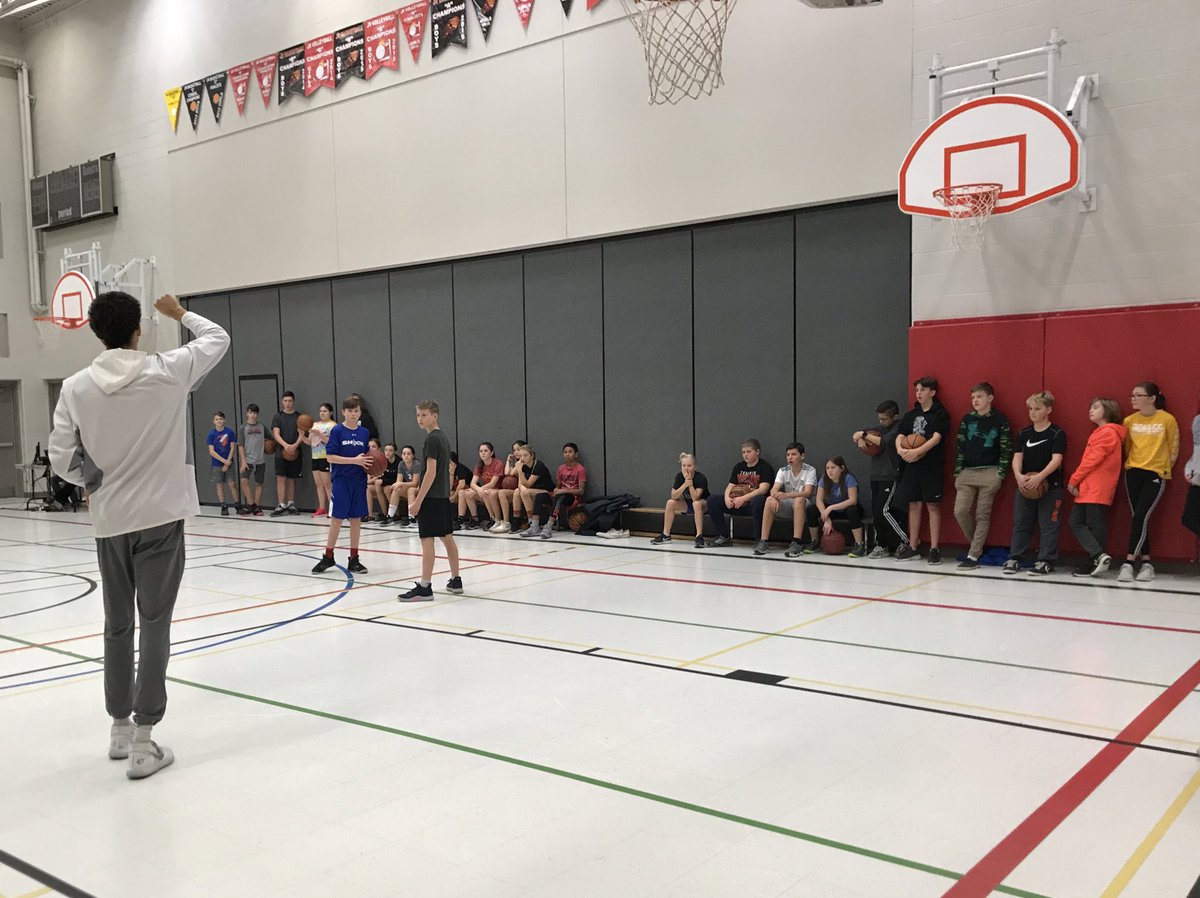 Lockes22's tweet photo. @WesternU #StudentAthlete @Aaron10ant teaching our basketball players about sportsmanship, being a student athlete, and running us through some skill building drills! Thank you for your leadership! #Mustangsbasketball @ElementaryAthl1 #lockespride https://t.co/0gyLk7P2q2