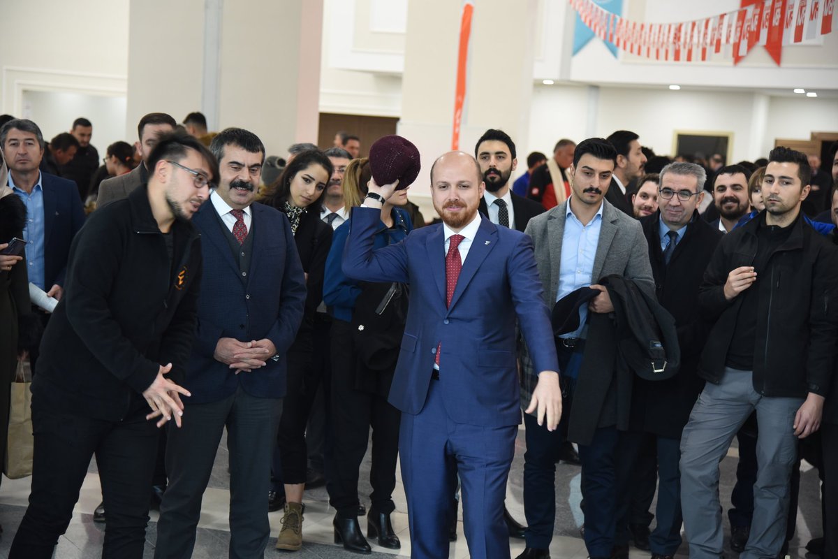 etnospor's tweet photo. Söyleşinin ardından DEK başkanı N. Bilal Erdoğan katılımcılarla birlikte ok atıp, mangala, mas güreşi, kuşak güreşi ve çeşitli geleneksel oyunları deneyimledi.

#Etnospor #GelenekselSporlarveOyunlar https://t.co/vy17H2W4CE